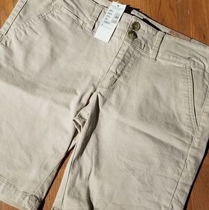 American eagle size 6 Bermuda shorts